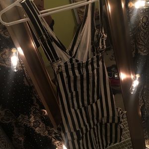 Black&White Stripped Overall Shorts